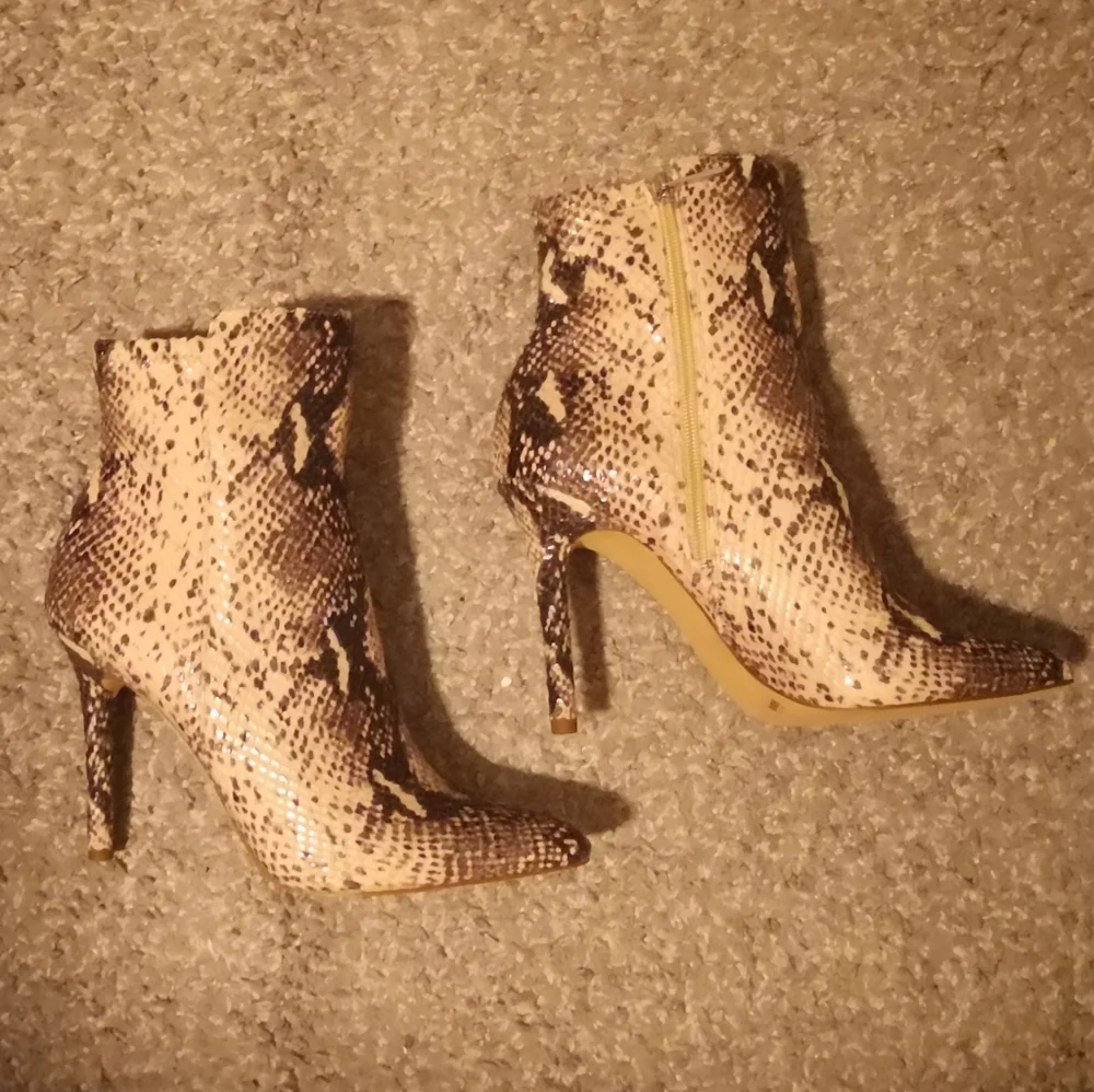 Jessica Simpson Python Booties - Picture 1 of 9